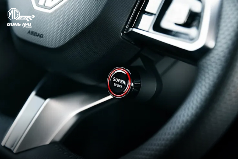 Nút bấm khởi động chế độ lái super sport trên MG7.